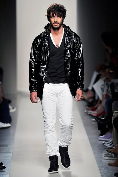 Look 11